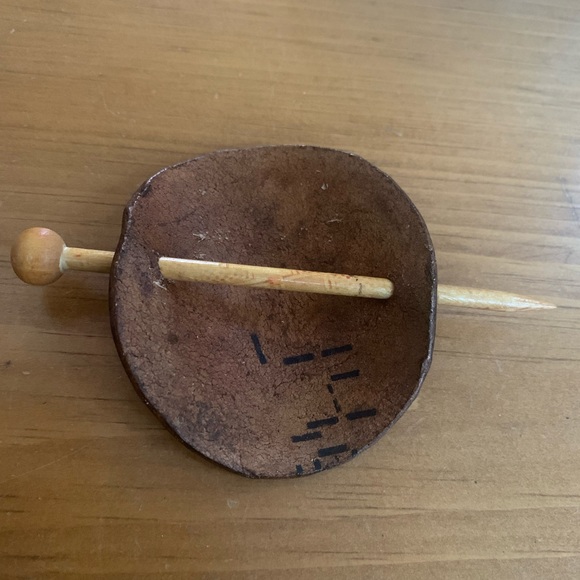 Boho Circle Hand Tooled Leather Floral Hair Slide Barrette/ unique Wood-stick - Picture 4 of 6